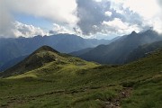 91 Dalla Bocchetta Triomen mi abbasso al colletto del Monte Avaro 